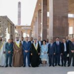 صورة تذكارية للمشاركين في مشروع إعادة إحياء المحرق بحضور المسؤولين من دولة البحرين وجائزة الآغا خان للعمارة (1)