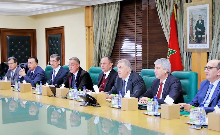 هل ينجح قرار وقف تصدير الطماطم (المستديرة) في خفض الأسعار ؟..المصدرون في المغرب يؤثثون التركيبة السوسيولوجية للأحزاب الحكومية!!