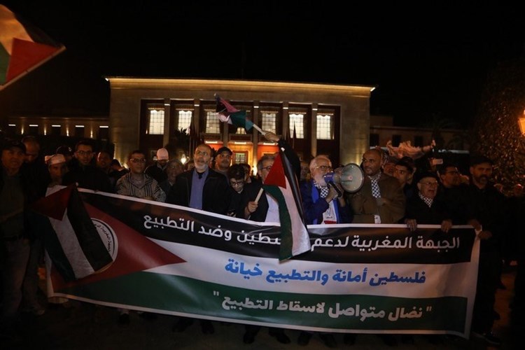 وقفة احتجاجية تضامناً مع فلسطين وتنديداً بالتطبيع بعدة مدن مغربية
