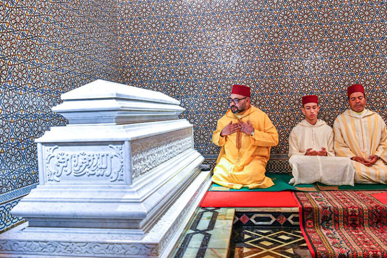 الملك المفدى محمد السادس يترحم على روح المغفور له الملك محمد الخامس