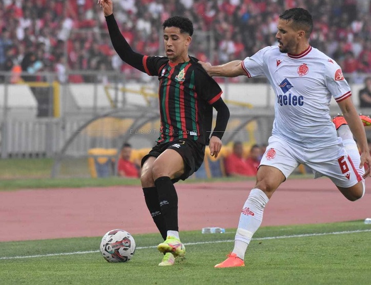 الجيش الملكي يحافظ على صدارة الدوري المغربي بعد التعادل مع الوداد الرياضي
