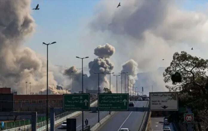 الحرب ضد إيران مع دخول الحرب الأمريكية الإسرائيلية ضد إيران شهرها الثاني، تتكشف ملامح صراع معقد يتجاوز كونه مواجهة عسكرية مباشرة إلى كونه اختبارًا لإعادة تشكيل النظام الإقليمي والدولي.