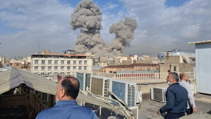 إيران 2 تحليل سياسي معمق يناقش دلالات تحول المواجهة بين الولايات المتحدة وإيران إلى صراع مباشر، ومستقبل الوساطات الإقليمية، وتأثير التصعيد على أمن الخليج والتوازنات السياسية في الشرق الأوسط.