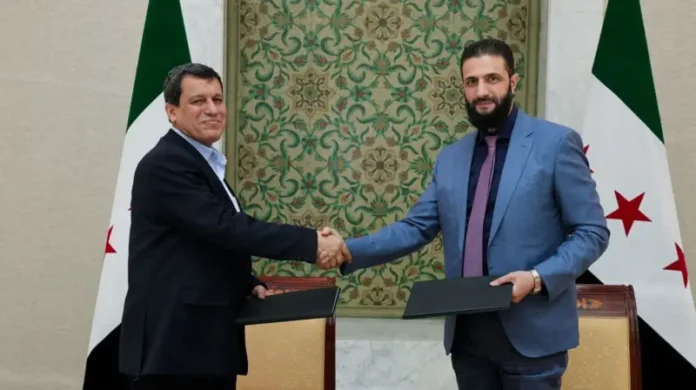 أحمد الشرع مظلوم عبدي إعلان مظلوم عبدي حل قوات سوريا الديمقراطية كقوة عسكرية مستقلة يفتح مرحلة جديدة في سوريا، وسط تساؤلات حول الاندماج وحقوق الأكراد ومستقبل شمال شرق البلاد.